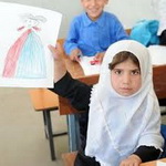 روز معلم در جوار کودکان افغان محروم از تحصیل